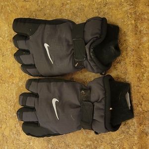 Nike gloves for boys